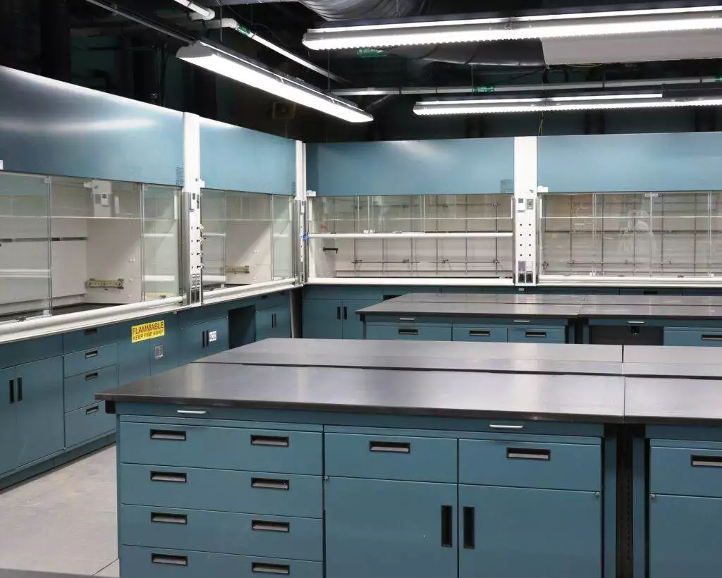 Fumehoods_002-scaled-e1676648102883.jpg