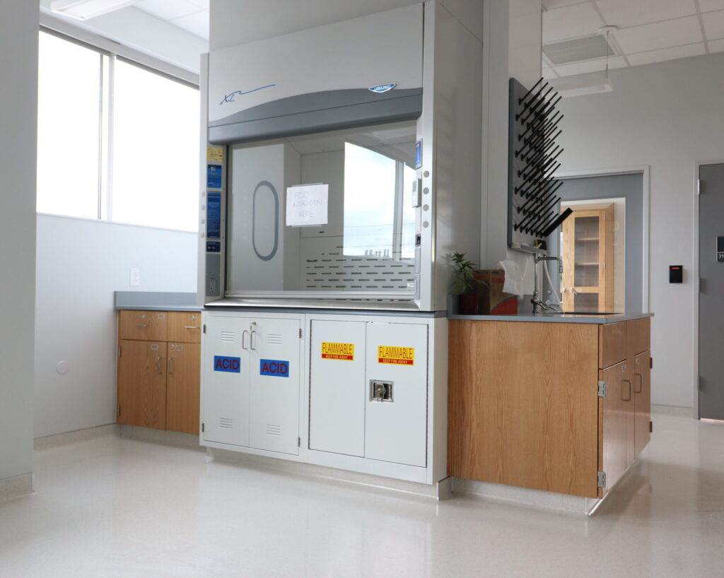 Fumehoods_004-scaled-e1676648045661.jpg
